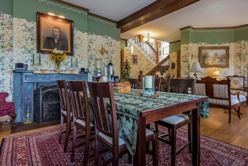 Kingsley House Bed & Breakfast - Full Home Fennville 외부 사진
