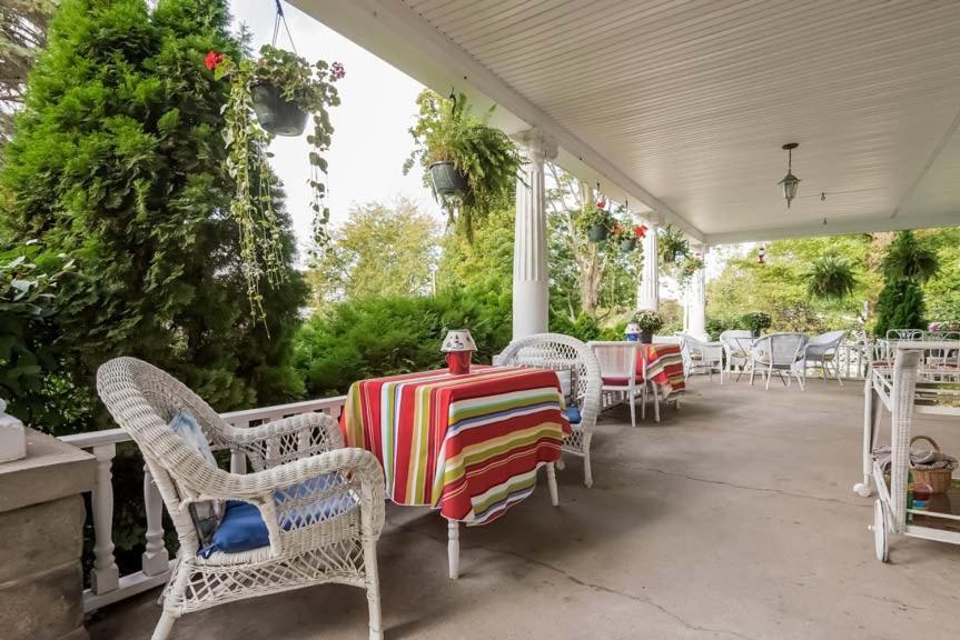 Kingsley House Bed & Breakfast - Full Home Fennville 외부 사진