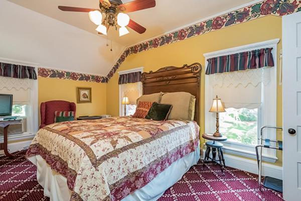Kingsley House Bed & Breakfast - Full Home Fennville 외부 사진